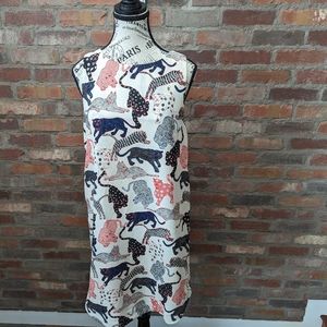 Sleeveless dress with a twist on the leopard print.